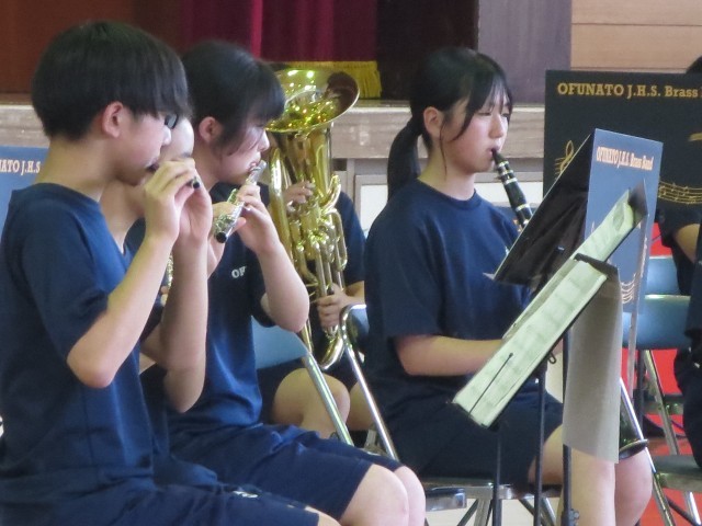 思いを込めて演奏